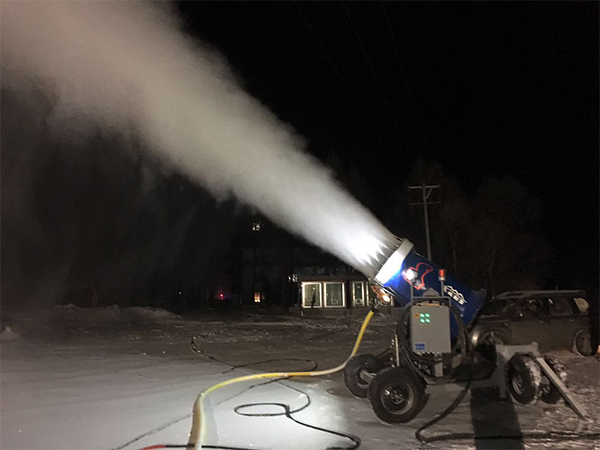 造雪机常见的三种移动方式