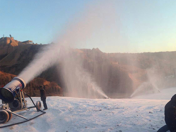 有良好工作氛围的国产造雪机厂家
