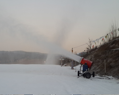 滑雪场造雪机造雪前需保持一定的水量