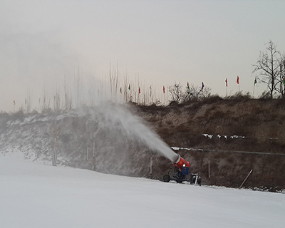 人工造雪机造雪量越大建设速度越快