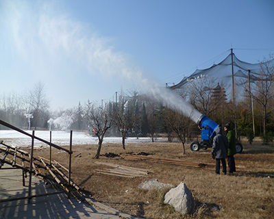 滑雪场造雪机稳定小巧结构设计便与移动