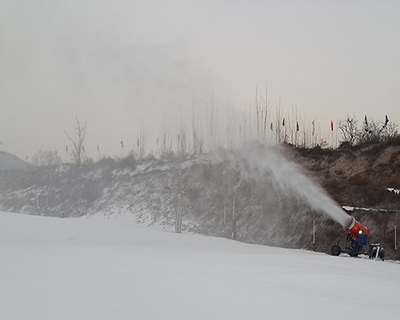 大型造雪机采用高科技控制监控系统